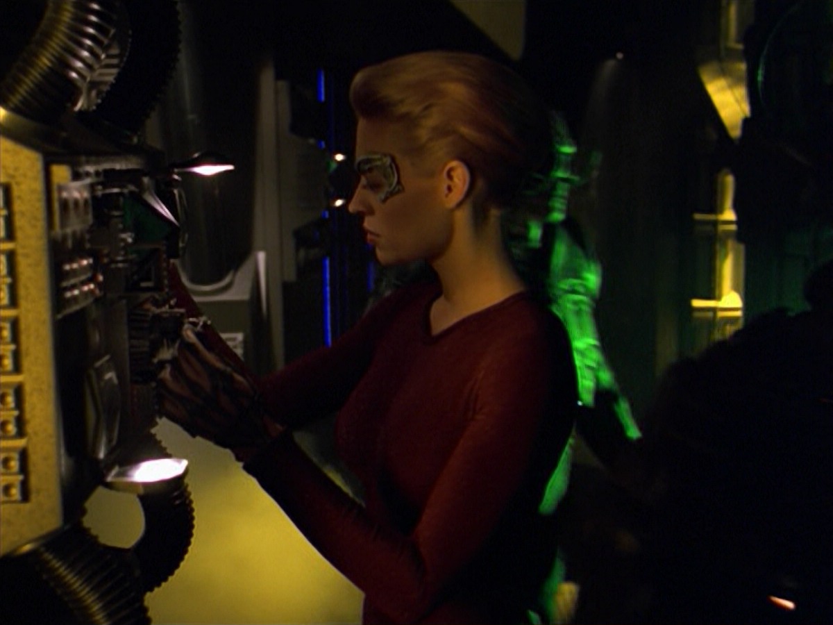 ariane179254_StarTrekVoyager_5x15_5x16_DarkFrontier_5267.jpg