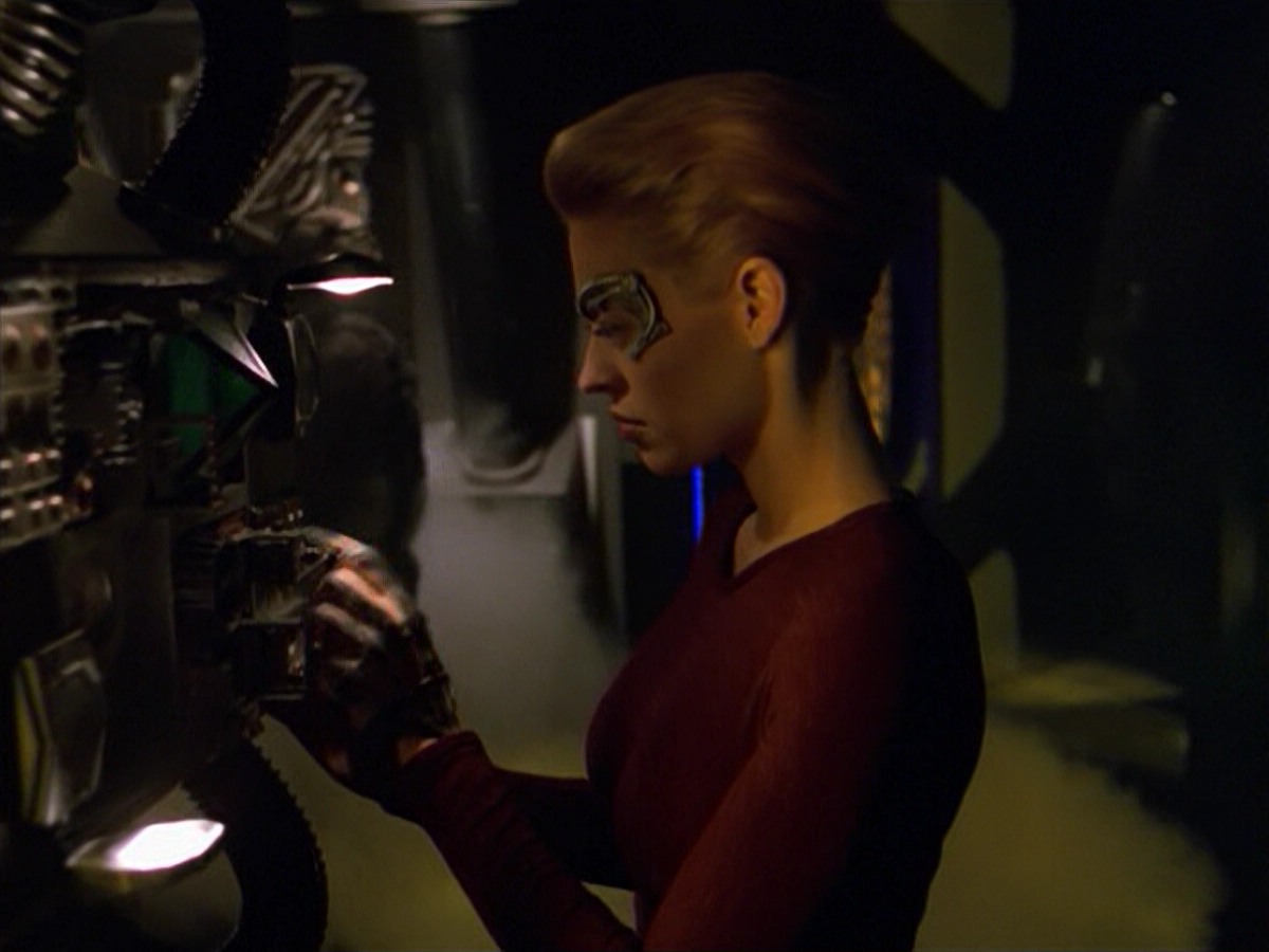 ariane179254_StarTrekVoyager_5x15_5x16_DarkFrontier_5269.jpg