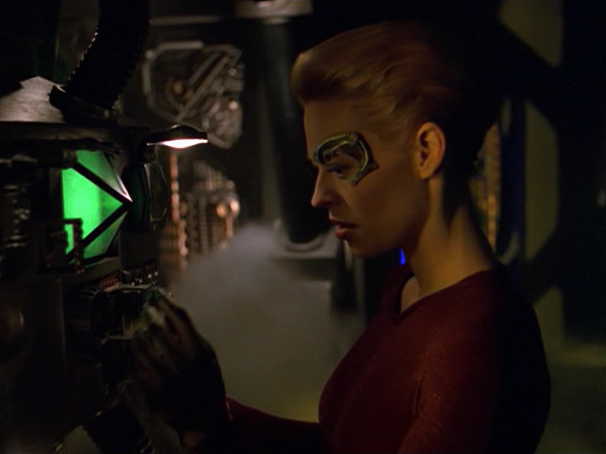 ariane179254_StarTrekVoyager_5x15_5x16_DarkFrontier_5270.jpg