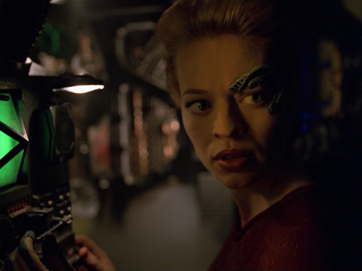 ariane179254_StarTrekVoyager_5x15_5x16_DarkFrontier_5273.jpg
