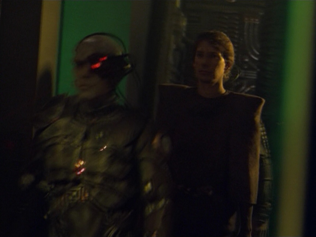 ariane179254_StarTrekVoyager_5x15_5x16_DarkFrontier_5274.jpg