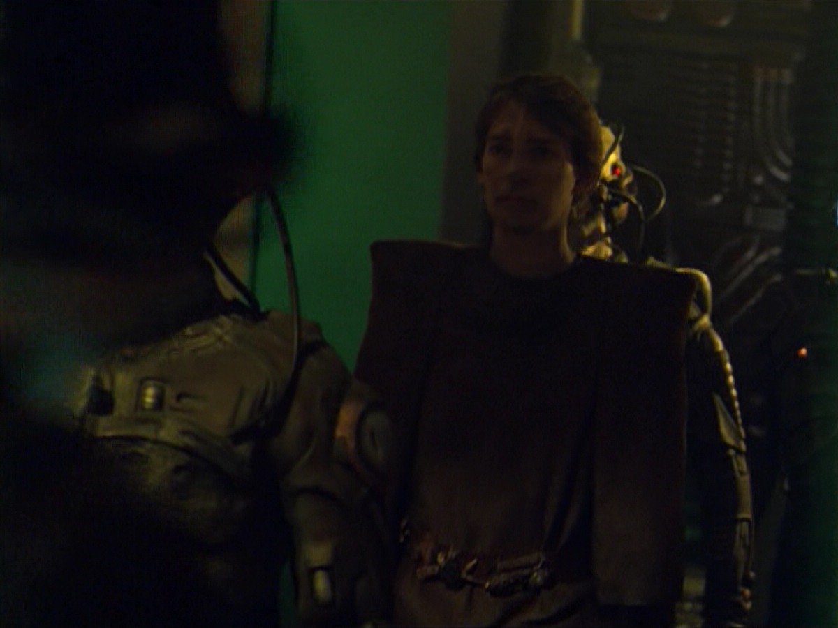 ariane179254_StarTrekVoyager_5x15_5x16_DarkFrontier_5275.jpg