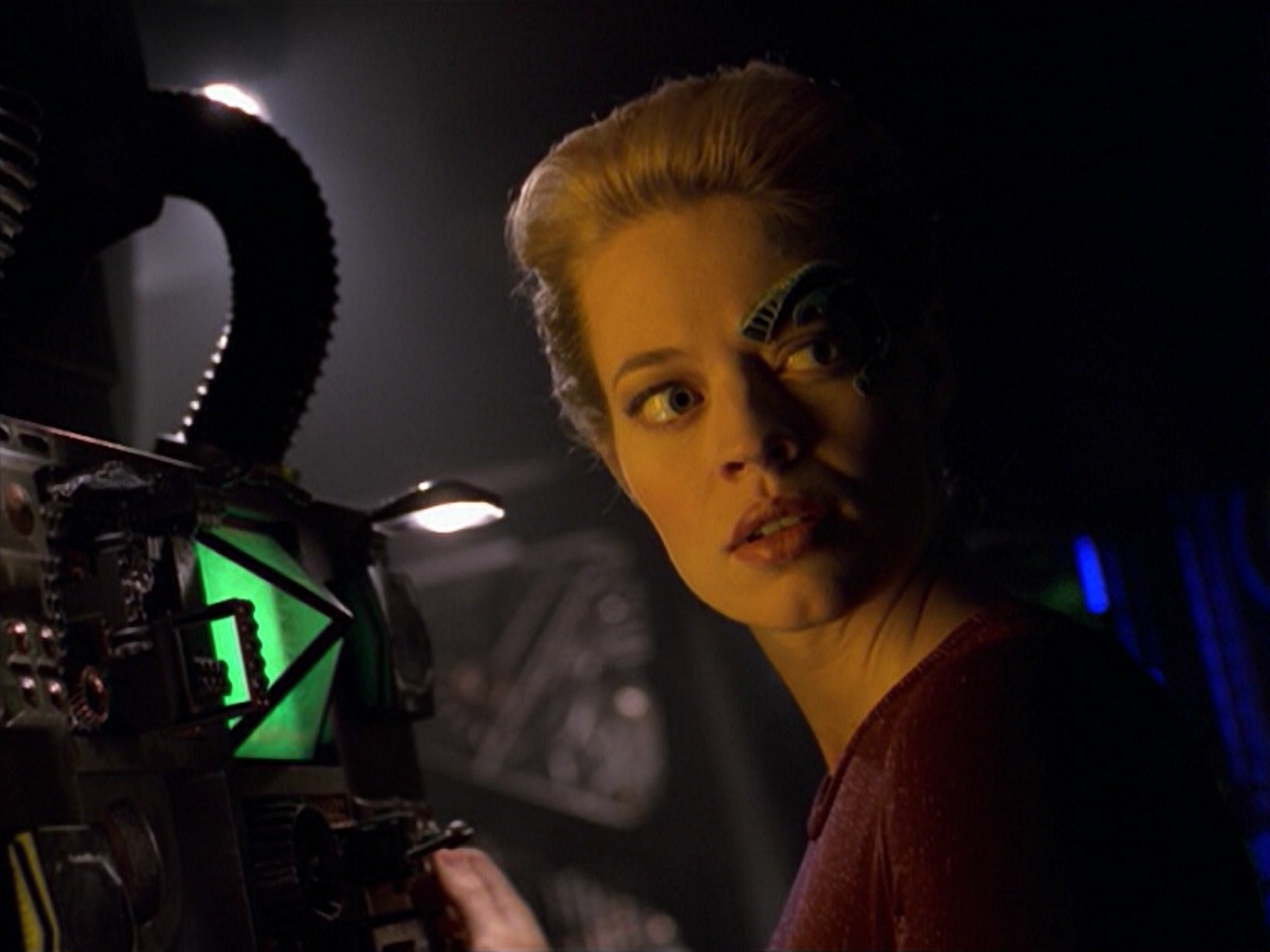 ariane179254_StarTrekVoyager_5x15_5x16_DarkFrontier_5279.jpg