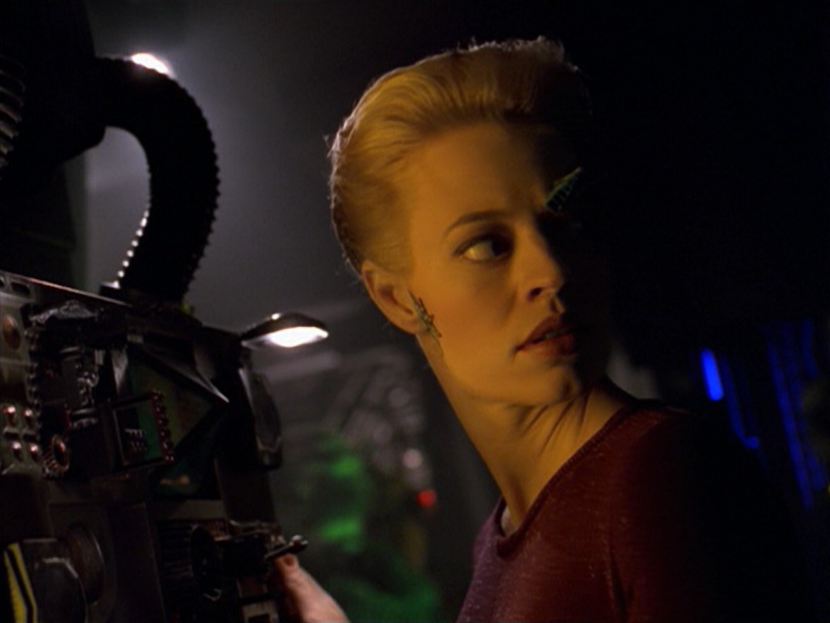 ariane179254_StarTrekVoyager_5x15_5x16_DarkFrontier_5280.jpg