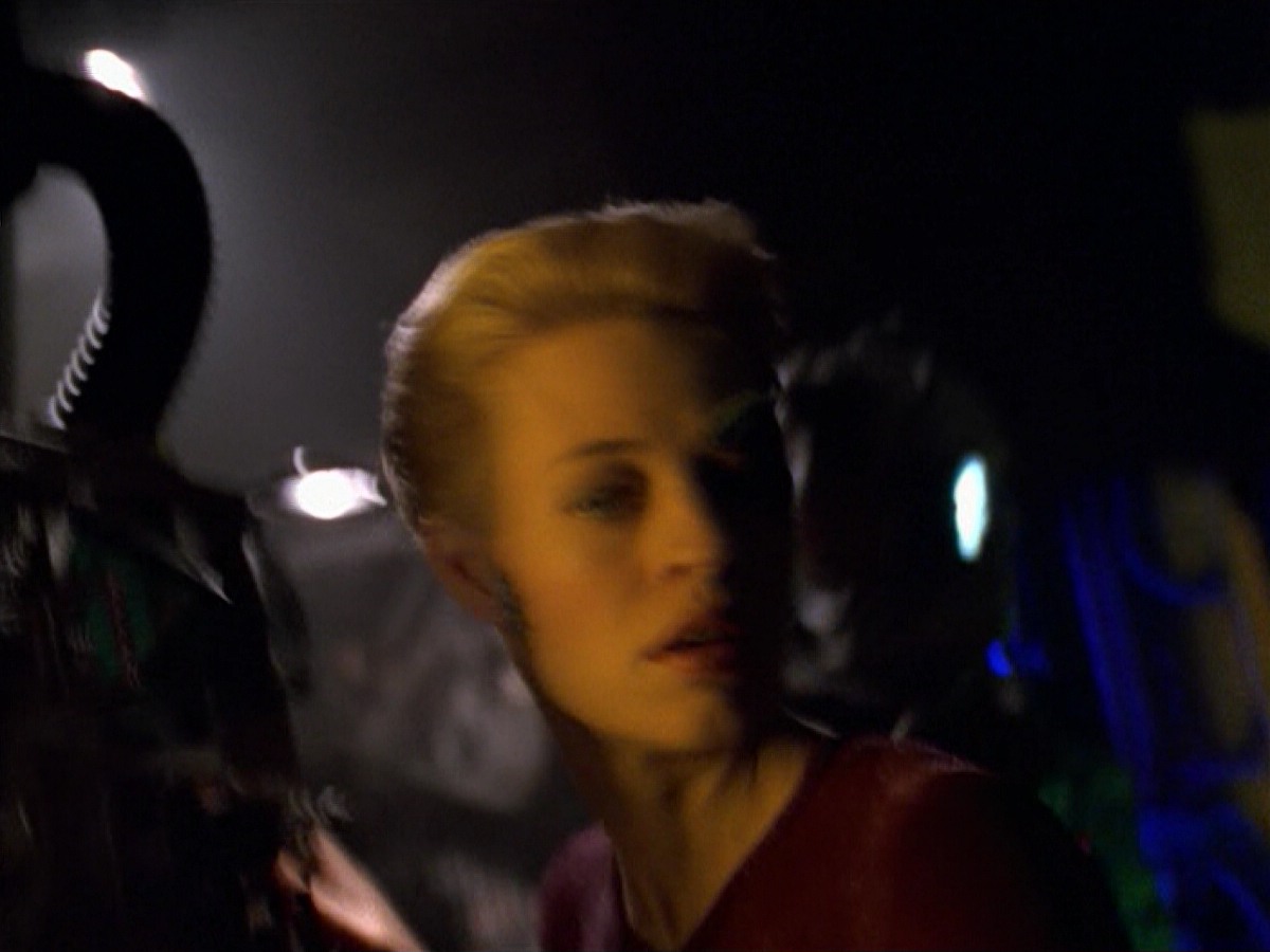 ariane179254_StarTrekVoyager_5x15_5x16_DarkFrontier_5282.jpg