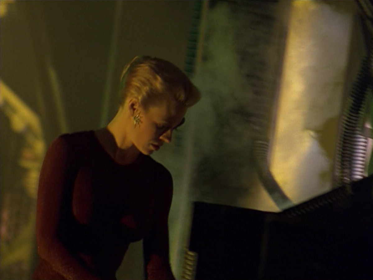 ariane179254_StarTrekVoyager_5x15_5x16_DarkFrontier_5289.jpg