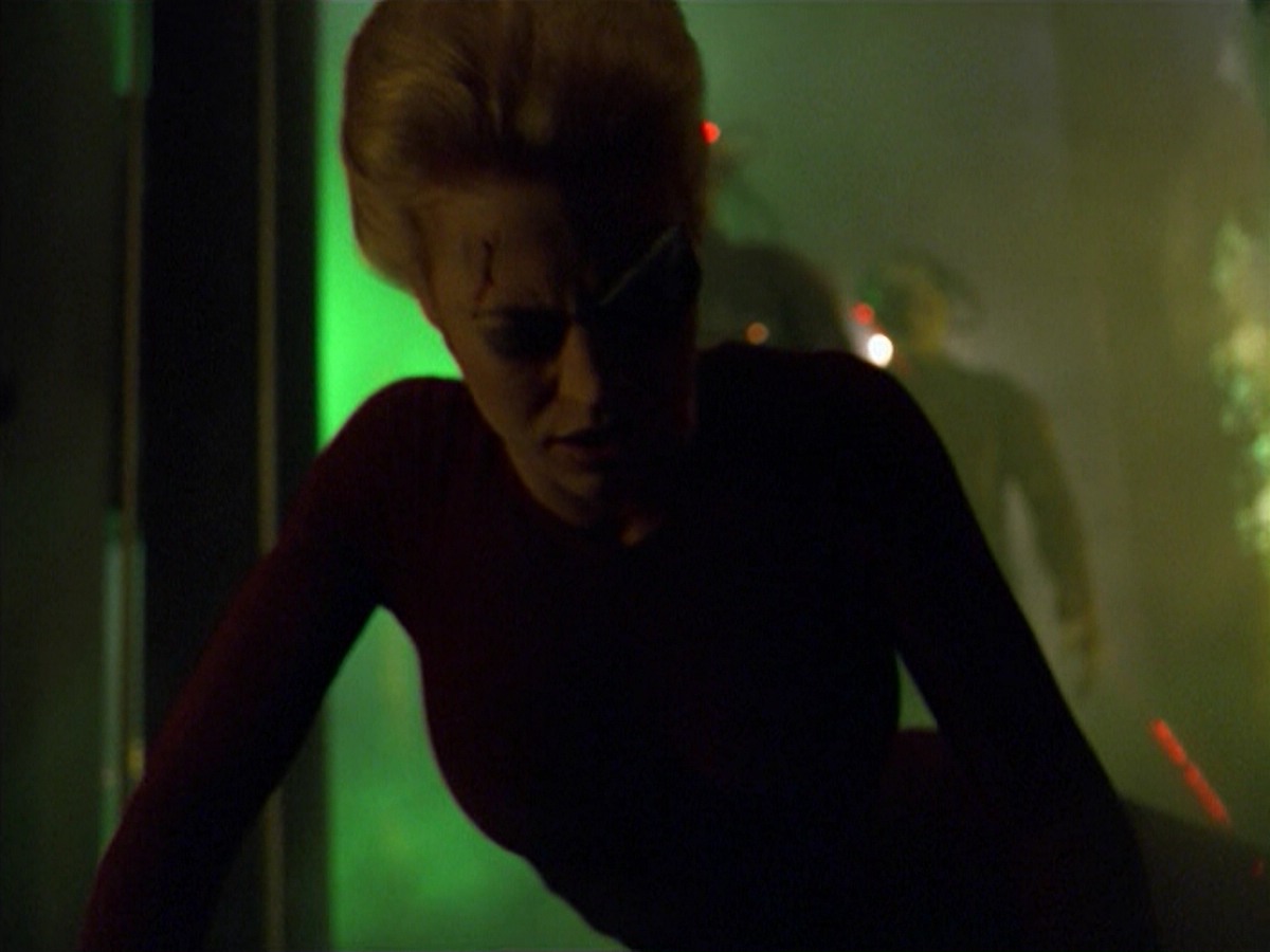 ariane179254_StarTrekVoyager_5x15_5x16_DarkFrontier_5301.jpg