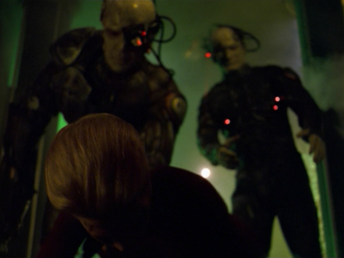 ariane179254_StarTrekVoyager_5x15_5x16_DarkFrontier_5303.jpg