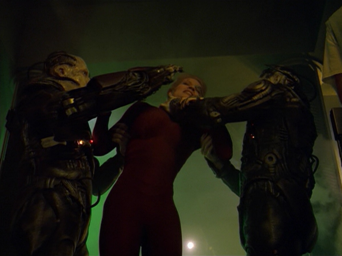 ariane179254_StarTrekVoyager_5x15_5x16_DarkFrontier_5308.jpg