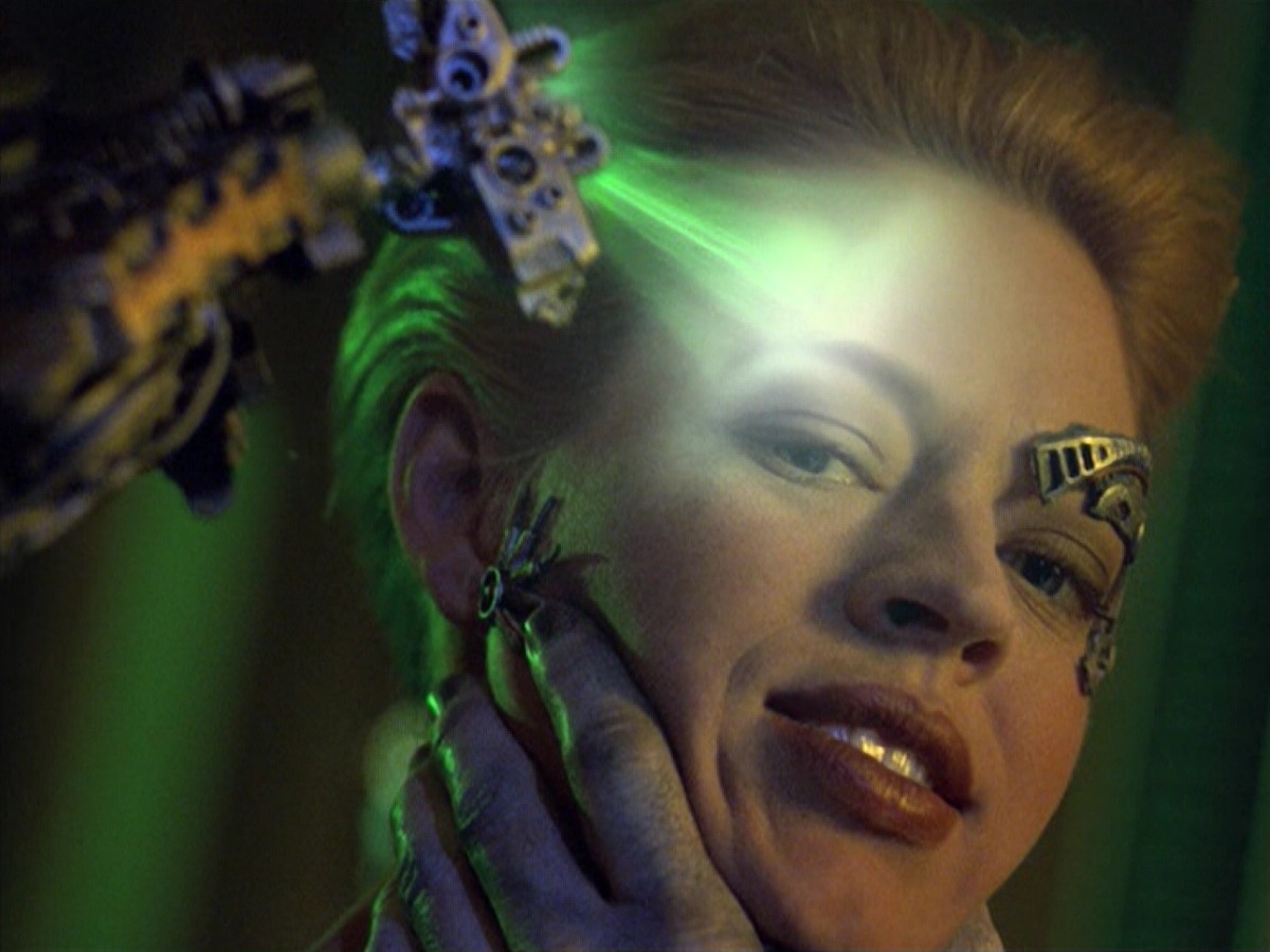ariane179254_StarTrekVoyager_5x15_5x16_DarkFrontier_5309.jpg