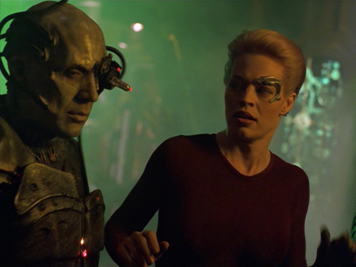 ariane179254_StarTrekVoyager_5x15_5x16_DarkFrontier_5313.jpg