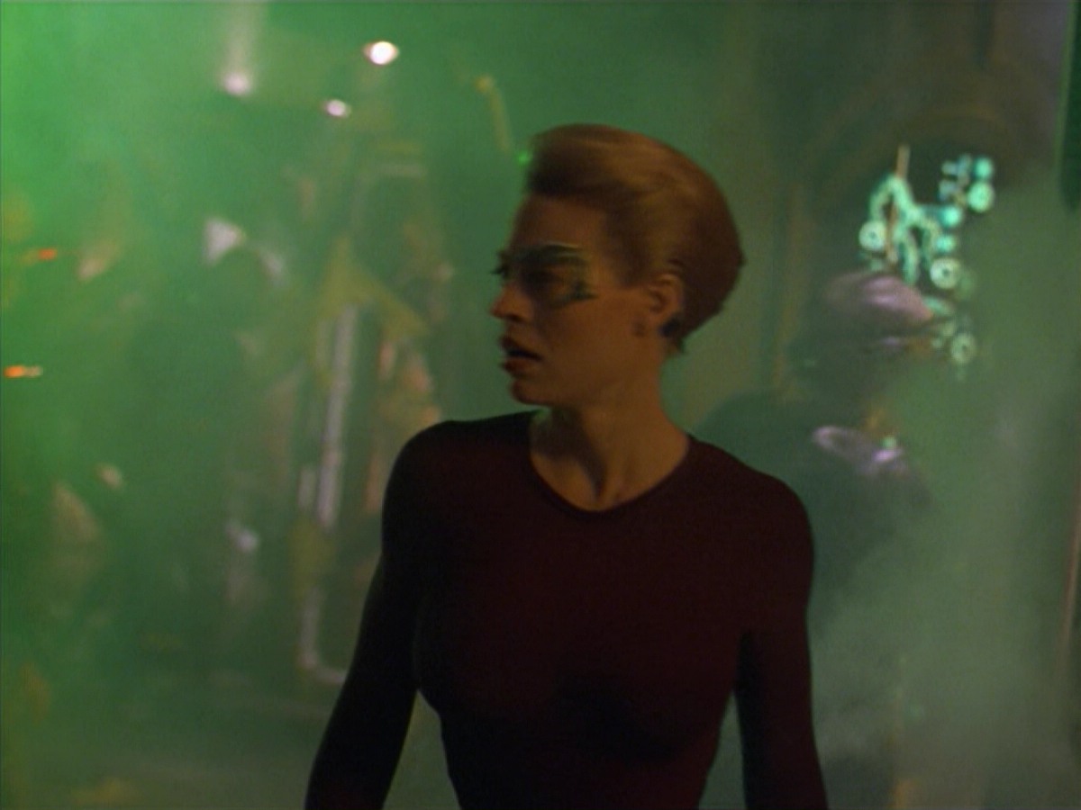 ariane179254_StarTrekVoyager_5x15_5x16_DarkFrontier_5317.jpg