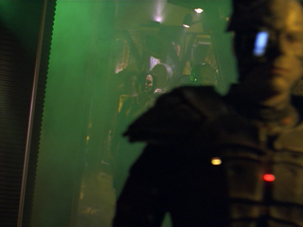ariane179254_StarTrekVoyager_5x15_5x16_DarkFrontier_5323.jpg