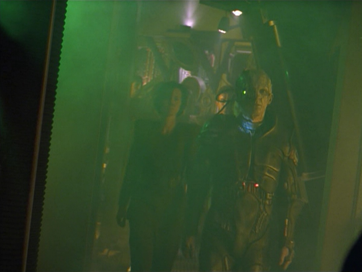 ariane179254_StarTrekVoyager_5x15_5x16_DarkFrontier_5325.jpg