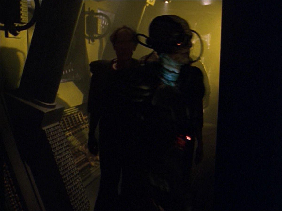 ariane179254_StarTrekVoyager_5x15_5x16_DarkFrontier_5328.jpg