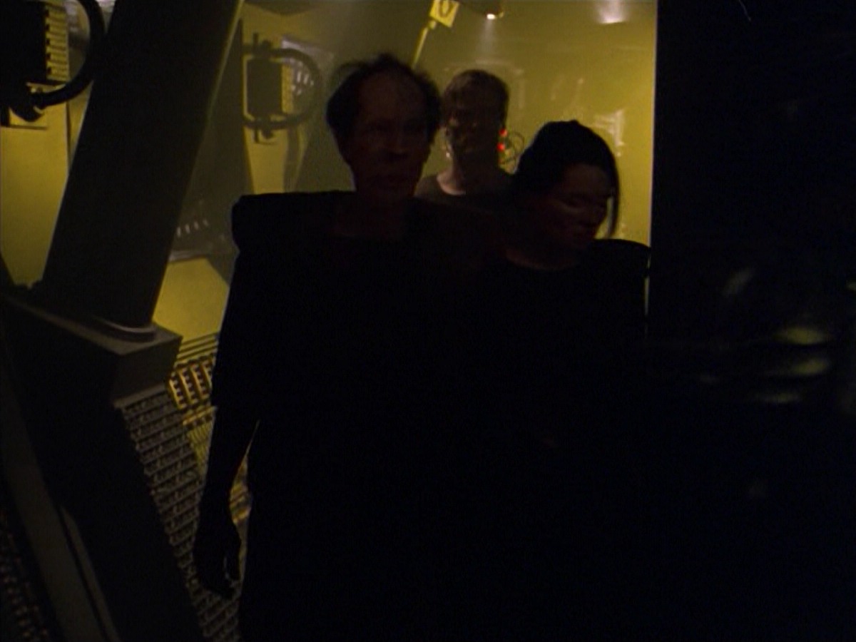 ariane179254_StarTrekVoyager_5x15_5x16_DarkFrontier_5329.jpg