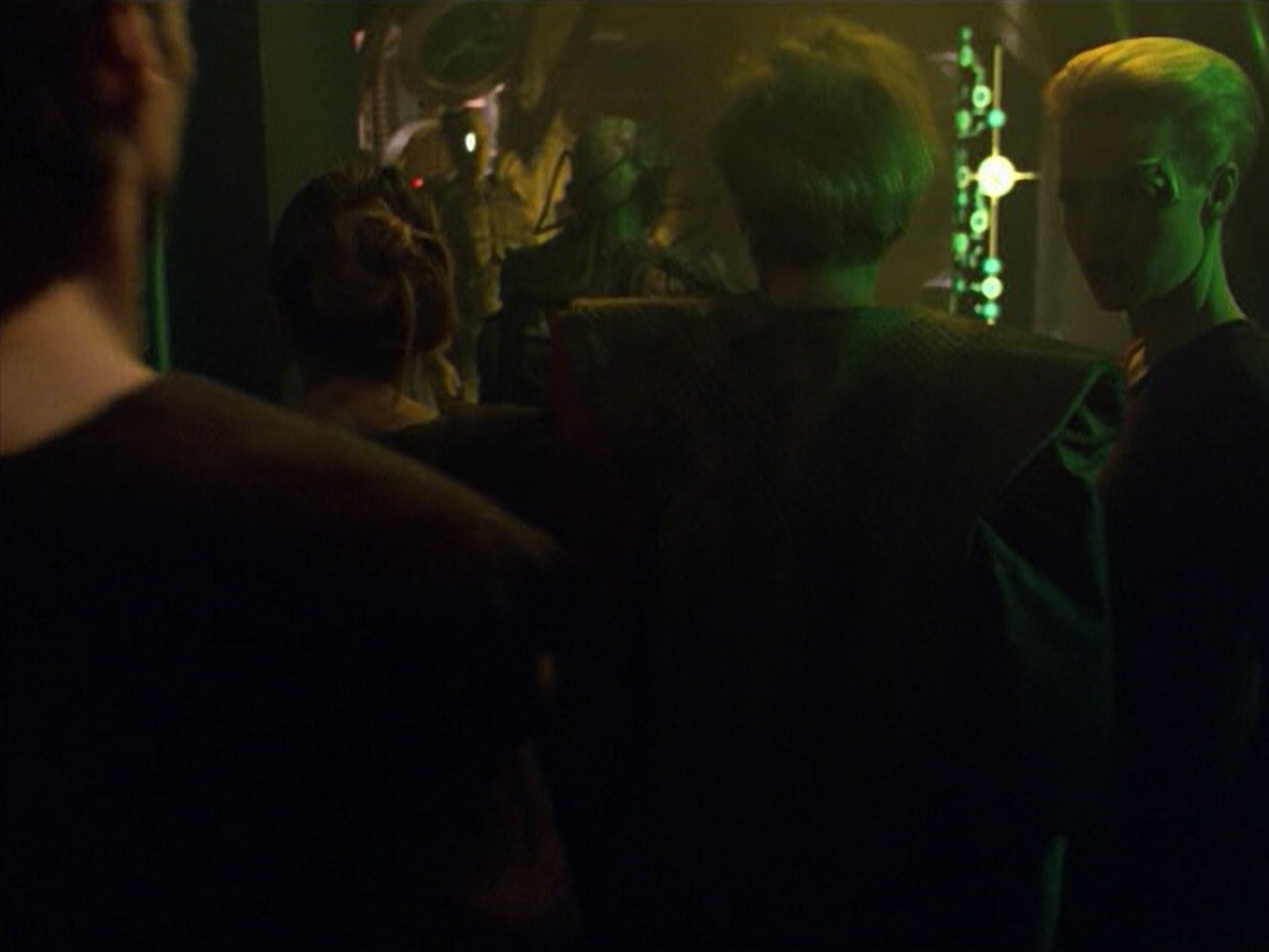 ariane179254_StarTrekVoyager_5x15_5x16_DarkFrontier_5334.jpg
