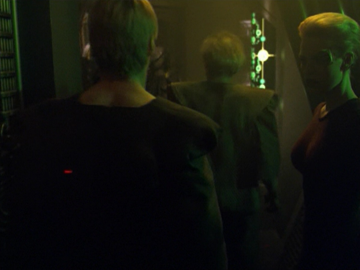 ariane179254_StarTrekVoyager_5x15_5x16_DarkFrontier_5335.jpg