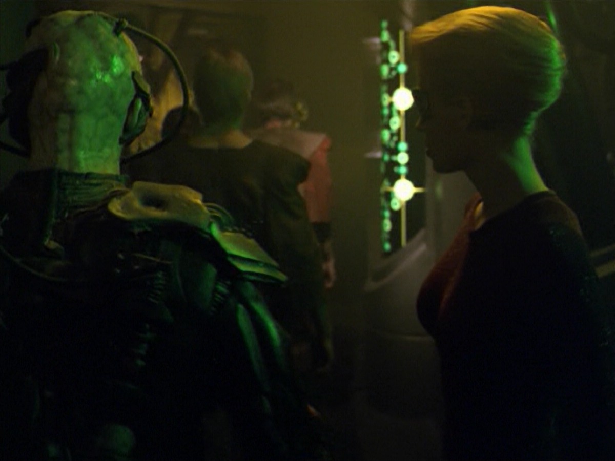 ariane179254_StarTrekVoyager_5x15_5x16_DarkFrontier_5337.jpg
