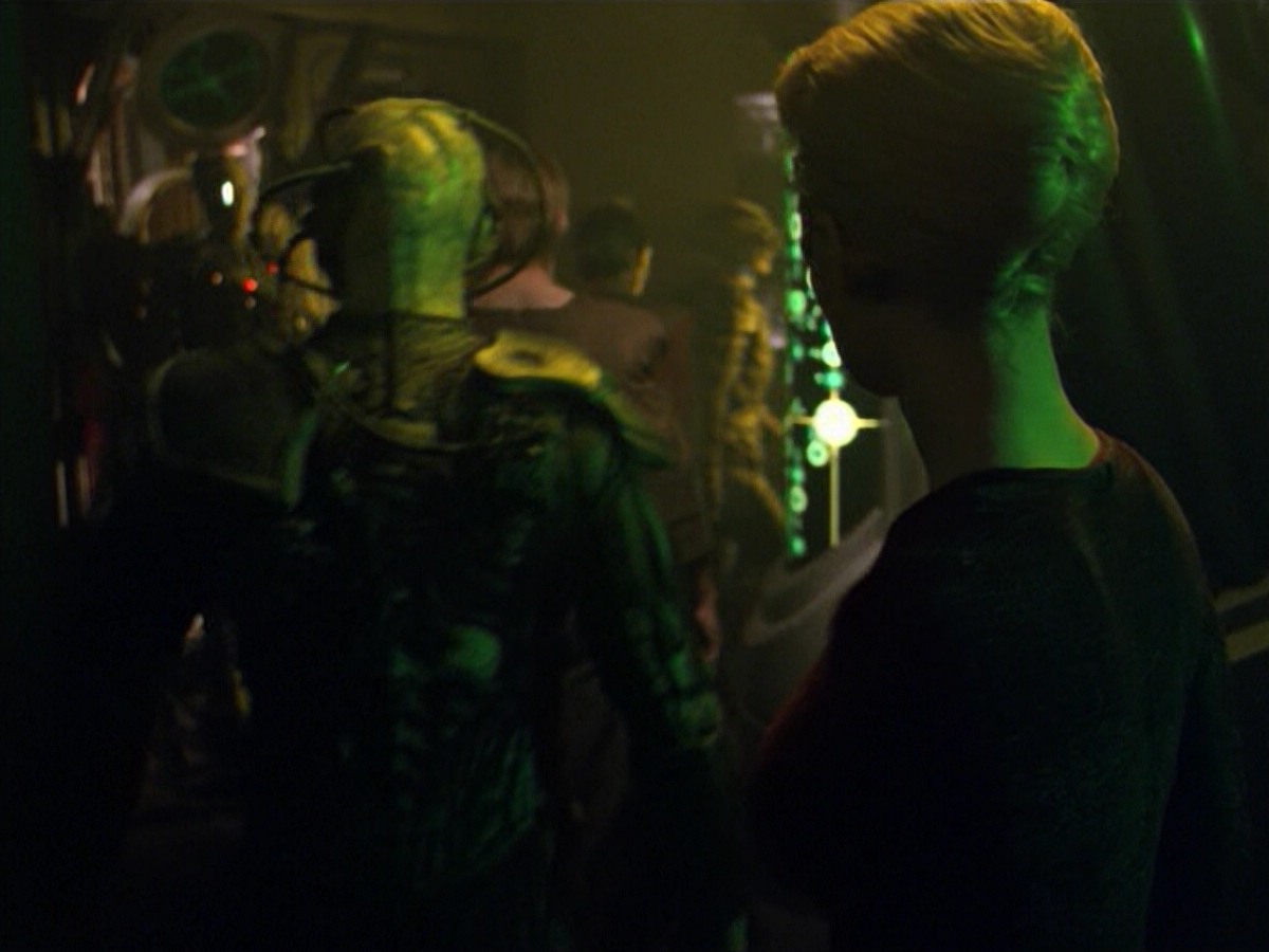 ariane179254_StarTrekVoyager_5x15_5x16_DarkFrontier_5338.jpg