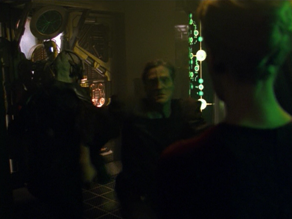 ariane179254_StarTrekVoyager_5x15_5x16_DarkFrontier_5340.jpg