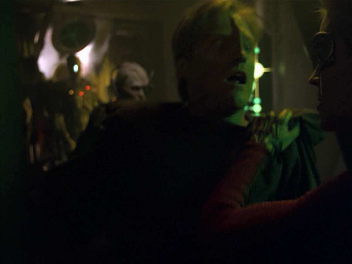 ariane179254_StarTrekVoyager_5x15_5x16_DarkFrontier_5341.jpg