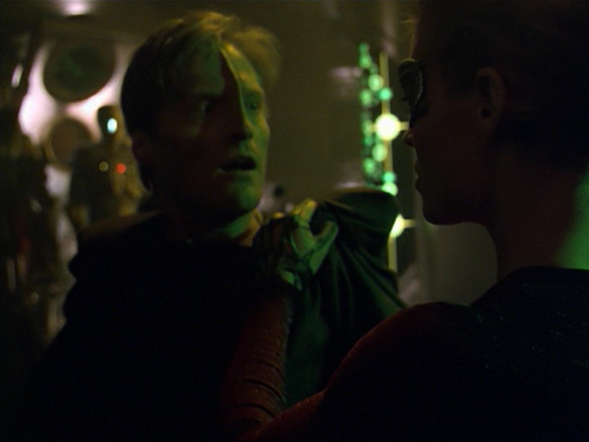 ariane179254_StarTrekVoyager_5x15_5x16_DarkFrontier_5342.jpg
