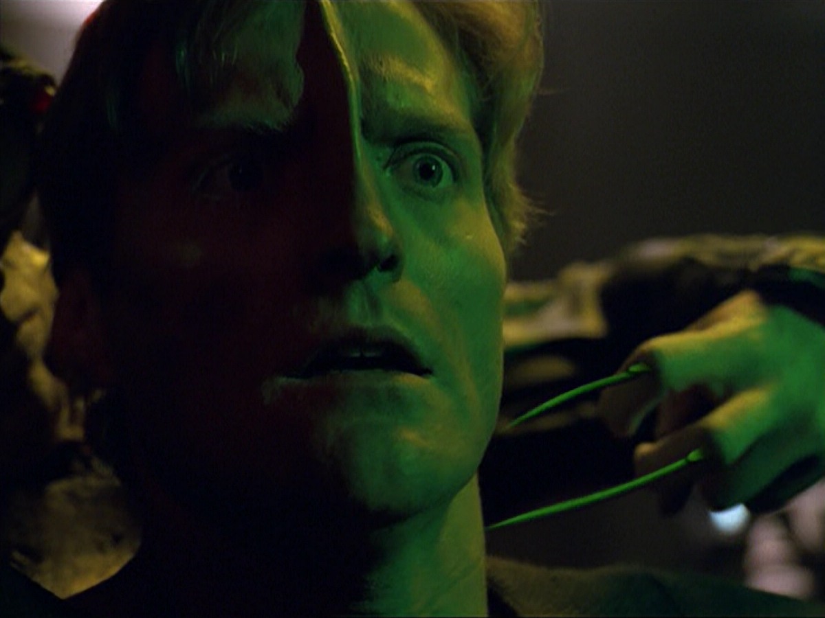 ariane179254_StarTrekVoyager_5x15_5x16_DarkFrontier_5346.jpg