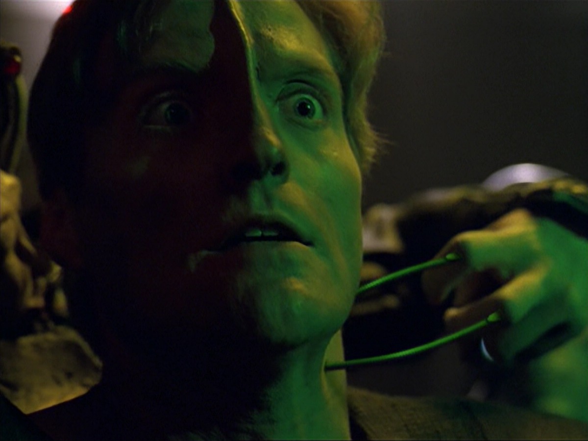 ariane179254_StarTrekVoyager_5x15_5x16_DarkFrontier_5347.jpg