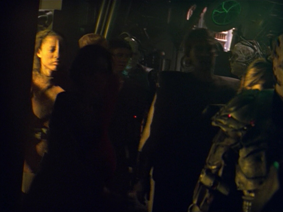 ariane179254_StarTrekVoyager_5x15_5x16_DarkFrontier_5359.jpg