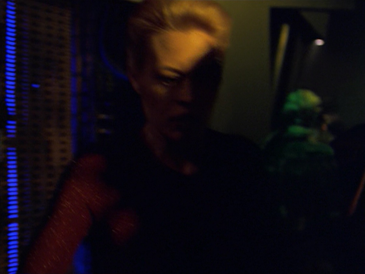 ariane179254_StarTrekVoyager_5x15_5x16_DarkFrontier_5365.jpg