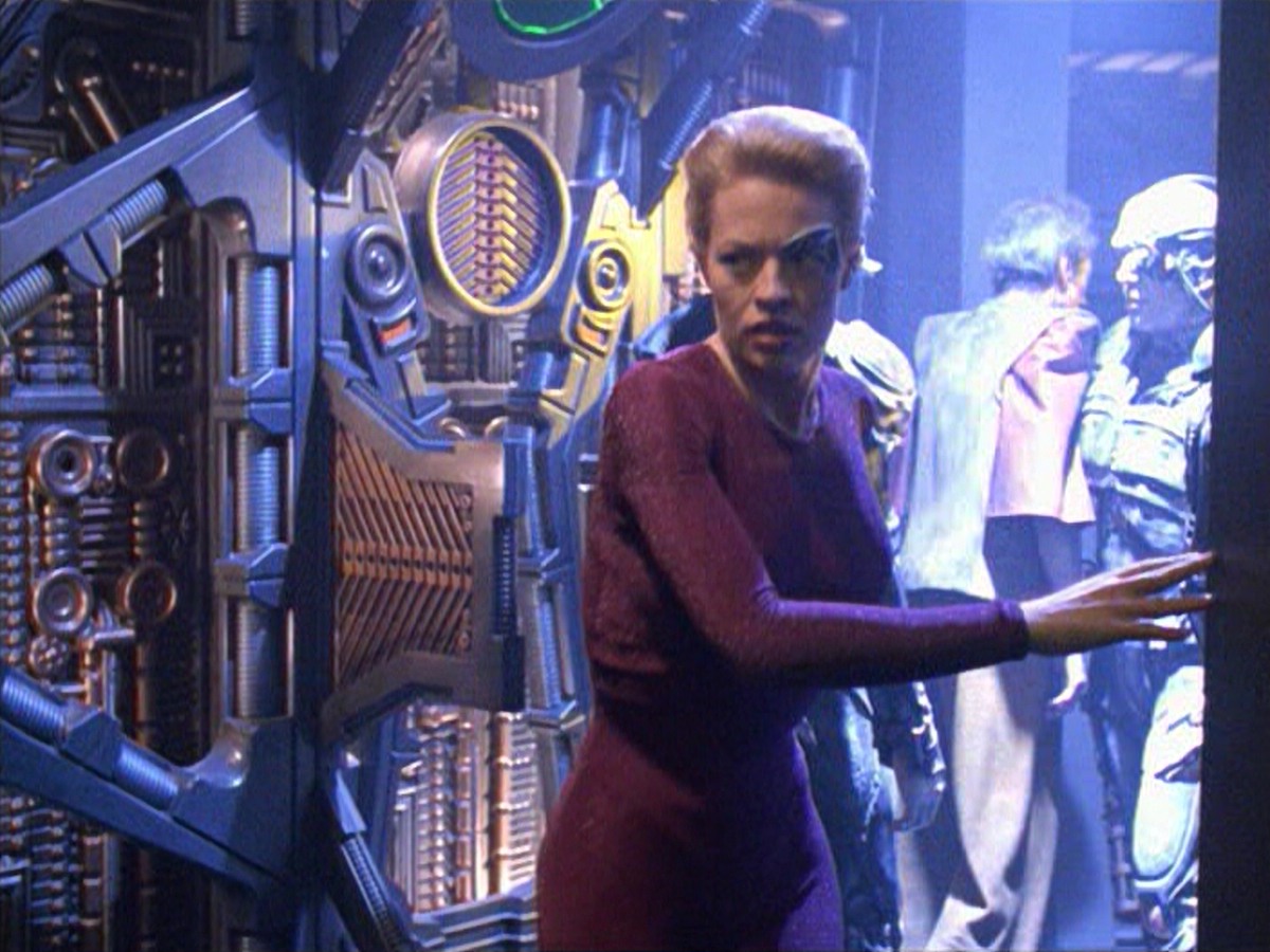 ariane179254_StarTrekVoyager_5x15_5x16_DarkFrontier_5377.jpg