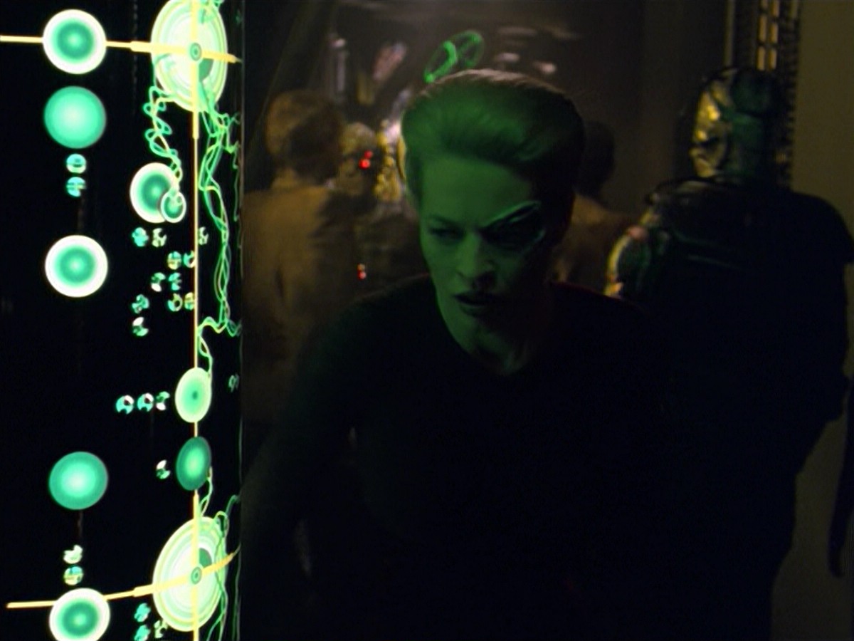 ariane179254_StarTrekVoyager_5x15_5x16_DarkFrontier_5382.jpg