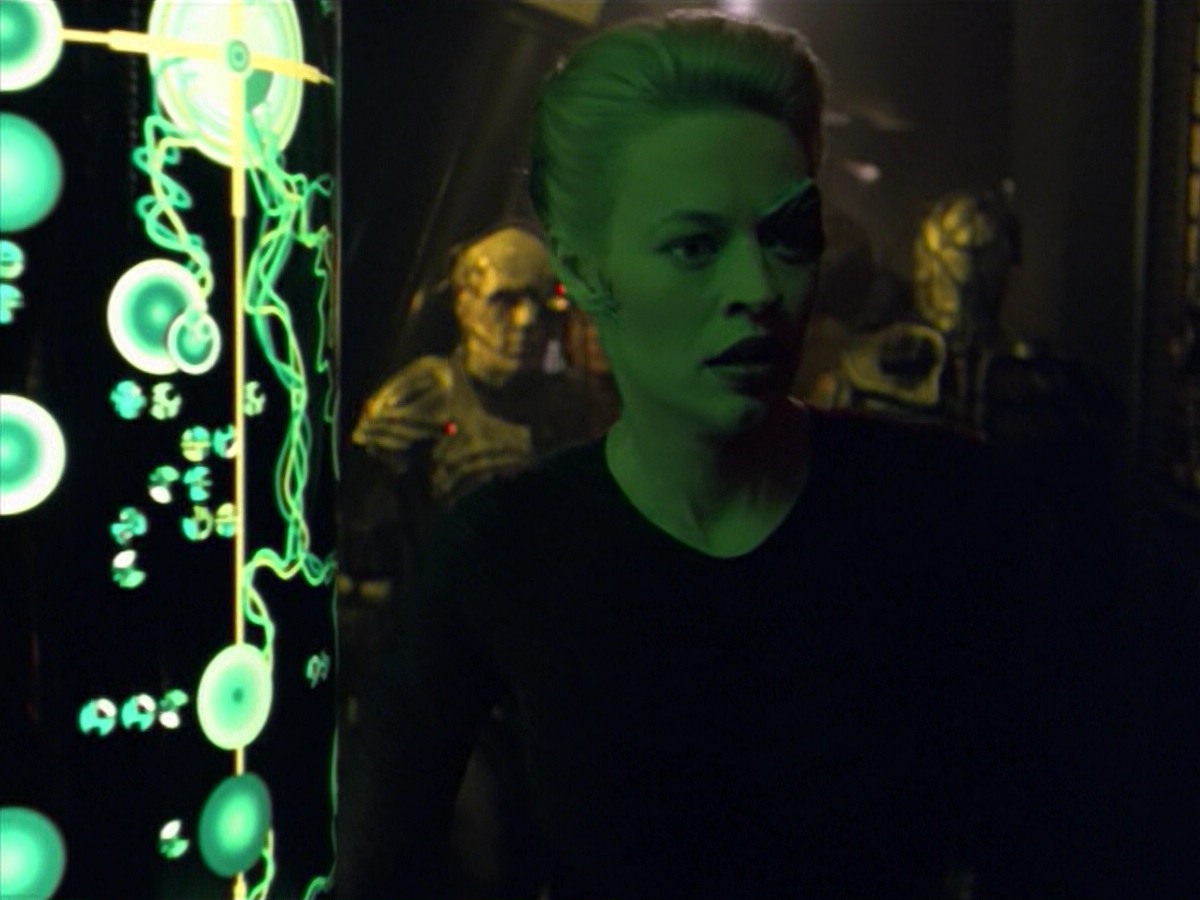 ariane179254_StarTrekVoyager_5x15_5x16_DarkFrontier_5384.jpg