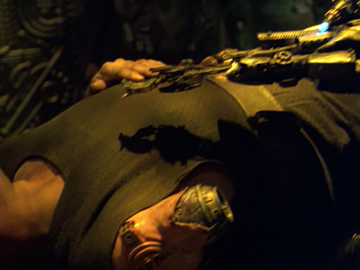 ariane179254_StarTrekVoyager_5x15_5x16_DarkFrontier_5394.jpg