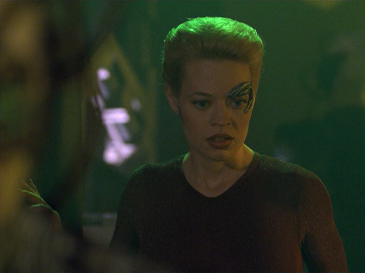 ariane179254_StarTrekVoyager_5x15_5x16_DarkFrontier_5402.jpg