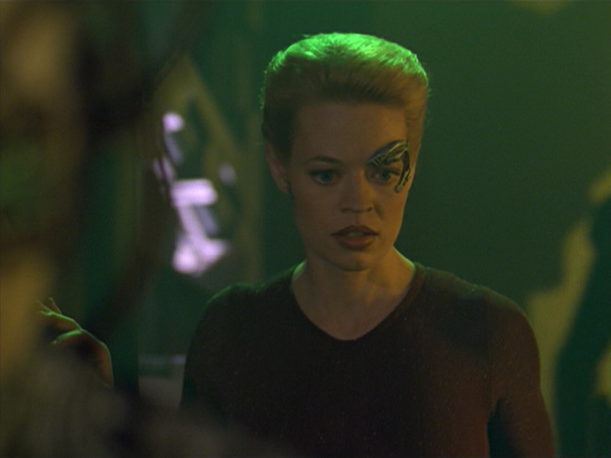 ariane179254_StarTrekVoyager_5x15_5x16_DarkFrontier_5403.jpg