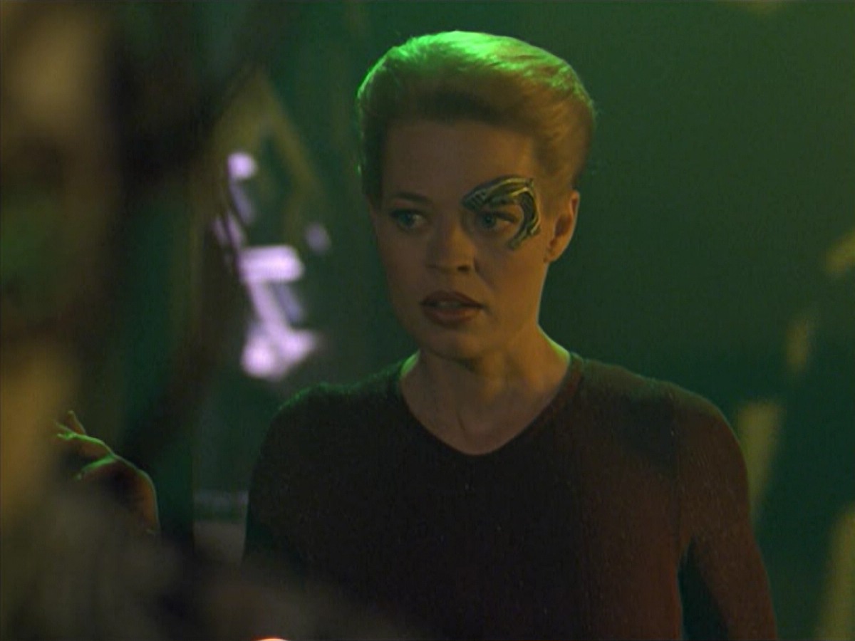 ariane179254_StarTrekVoyager_5x15_5x16_DarkFrontier_5404.jpg