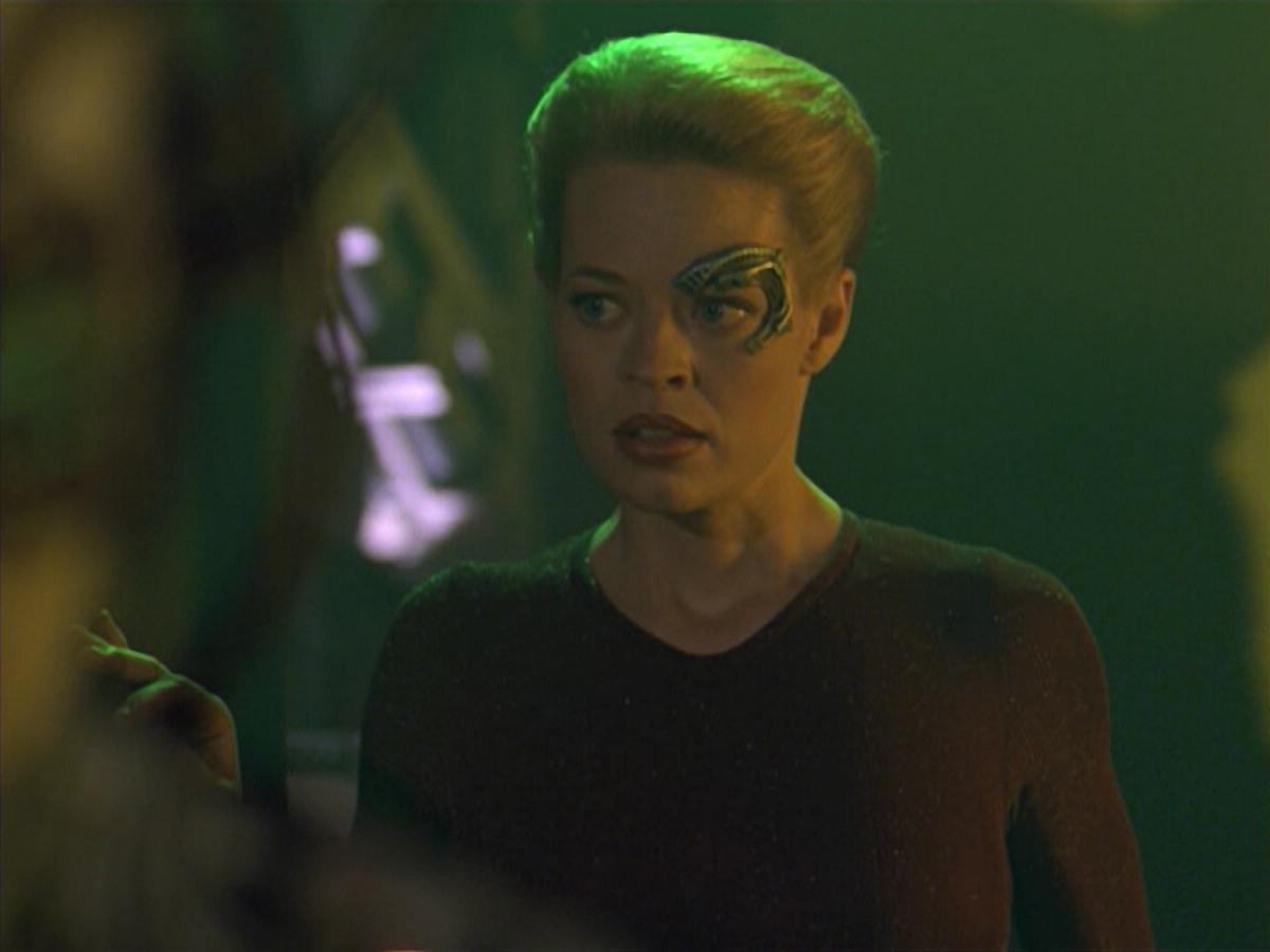 ariane179254_StarTrekVoyager_5x15_5x16_DarkFrontier_5405.jpg