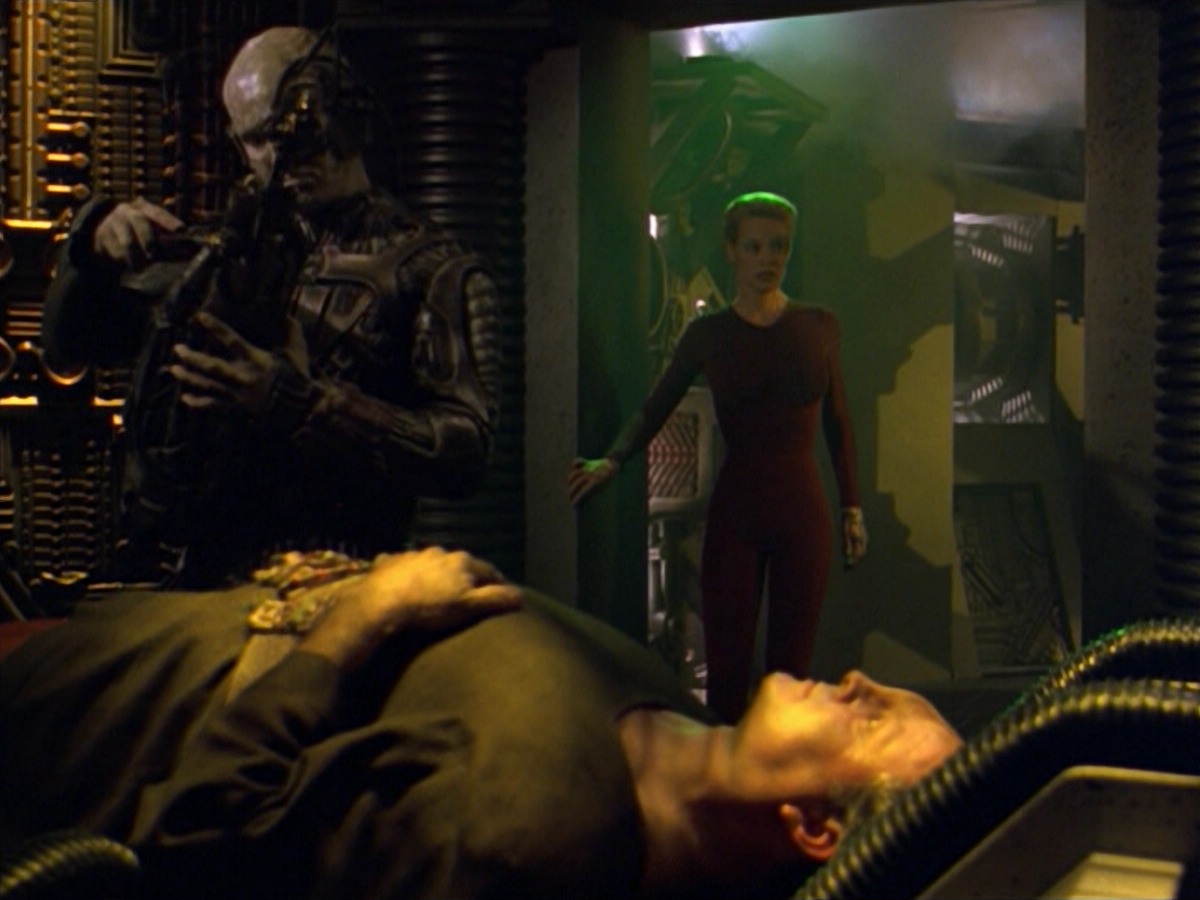 ariane179254_StarTrekVoyager_5x15_5x16_DarkFrontier_5420.jpg
