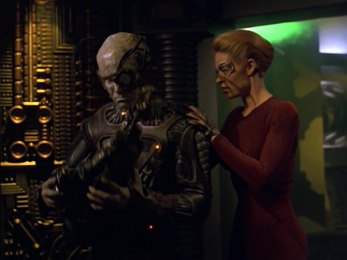 ariane179254_StarTrekVoyager_5x15_5x16_DarkFrontier_5426.jpg