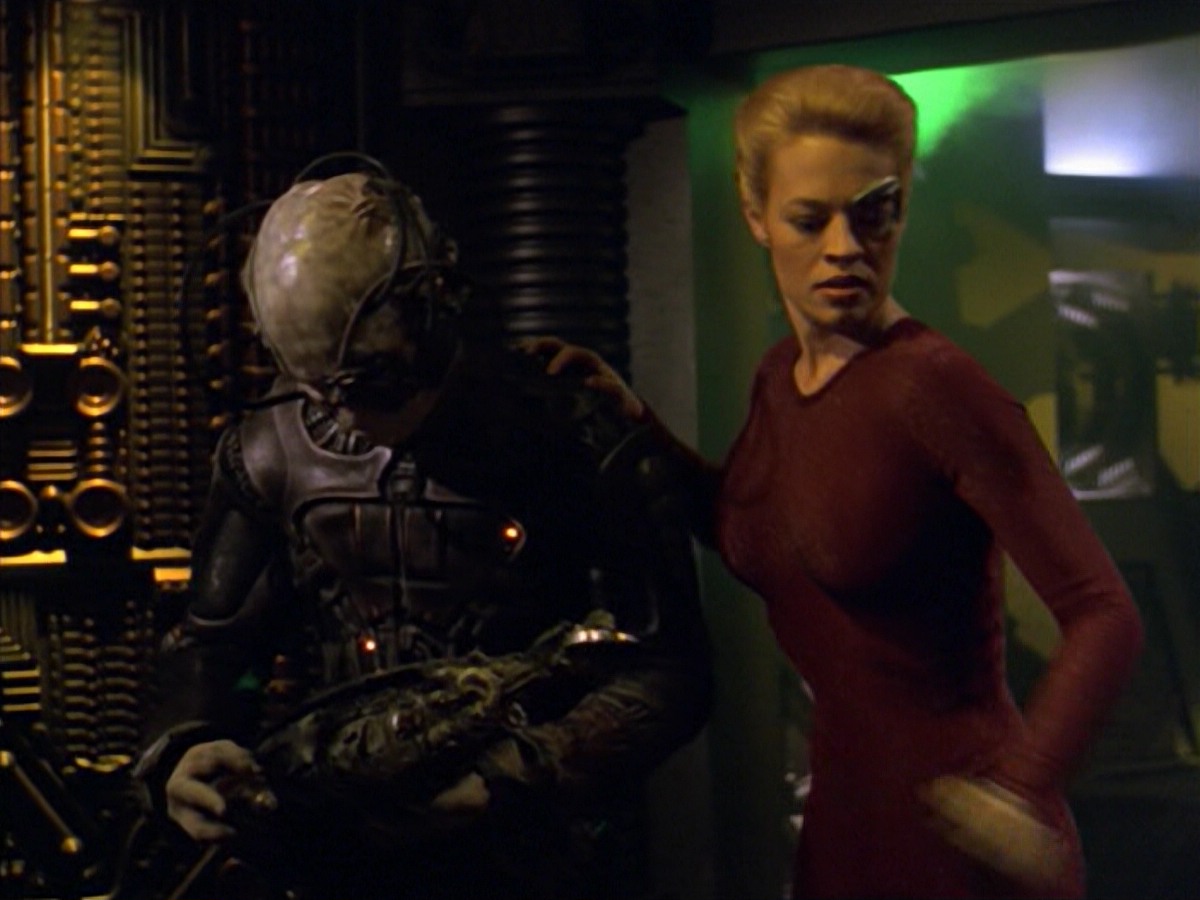 ariane179254_StarTrekVoyager_5x15_5x16_DarkFrontier_5427.jpg