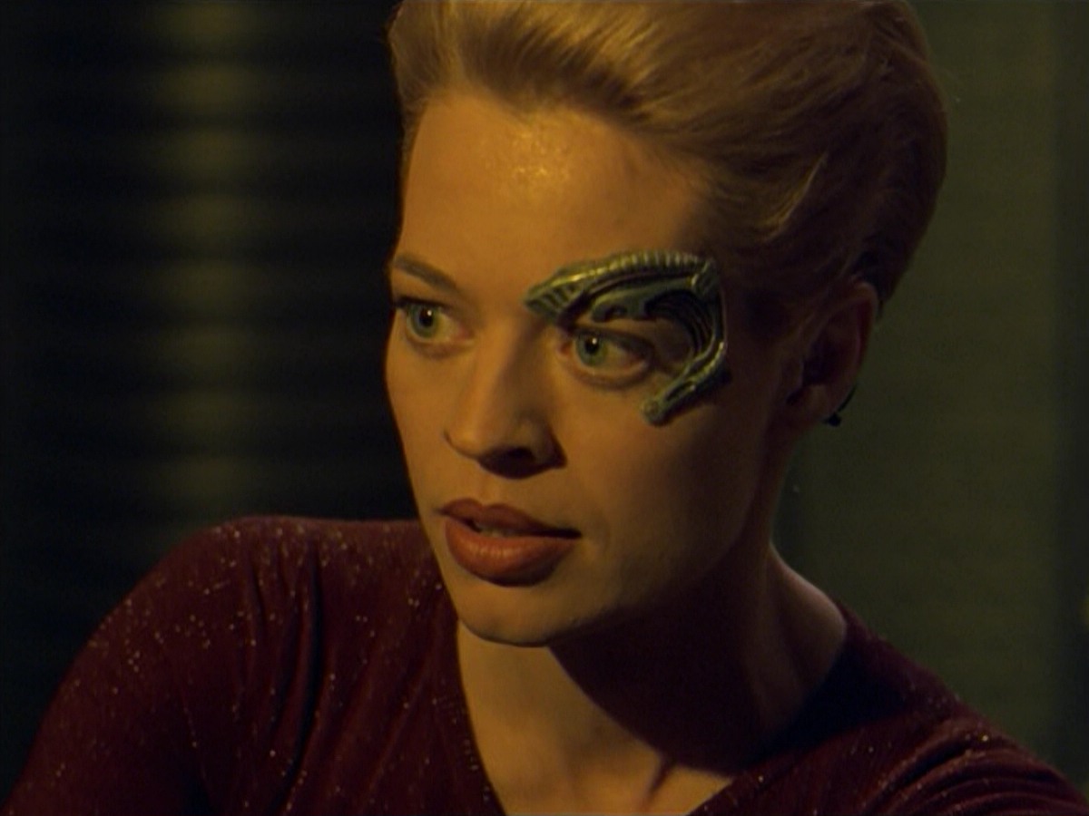 ariane179254_StarTrekVoyager_5x15_5x16_DarkFrontier_5435.jpg