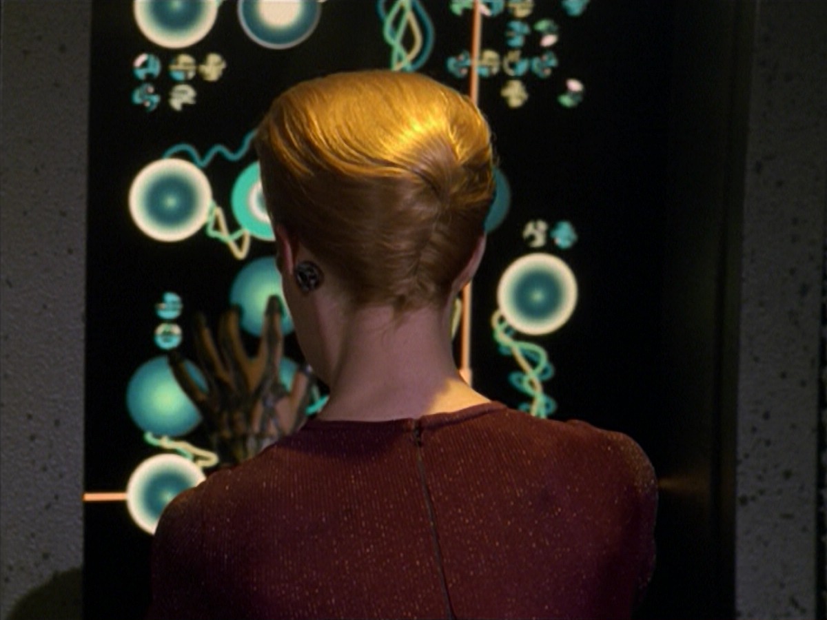 ariane179254_StarTrekVoyager_5x15_5x16_DarkFrontier_5446.jpg