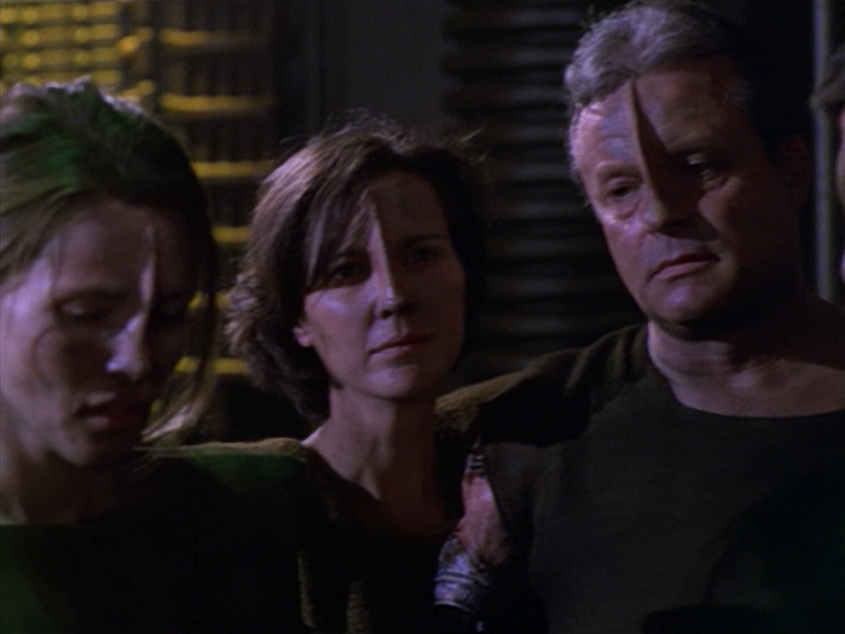 ariane179254_StarTrekVoyager_5x15_5x16_DarkFrontier_5450.jpg