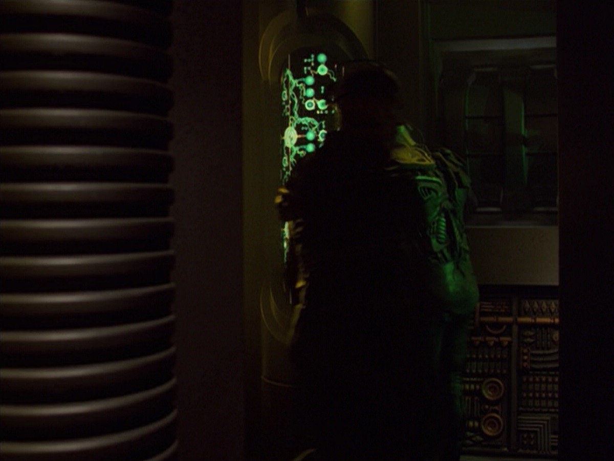 ariane179254_StarTrekVoyager_5x15_5x16_DarkFrontier_5455.jpg