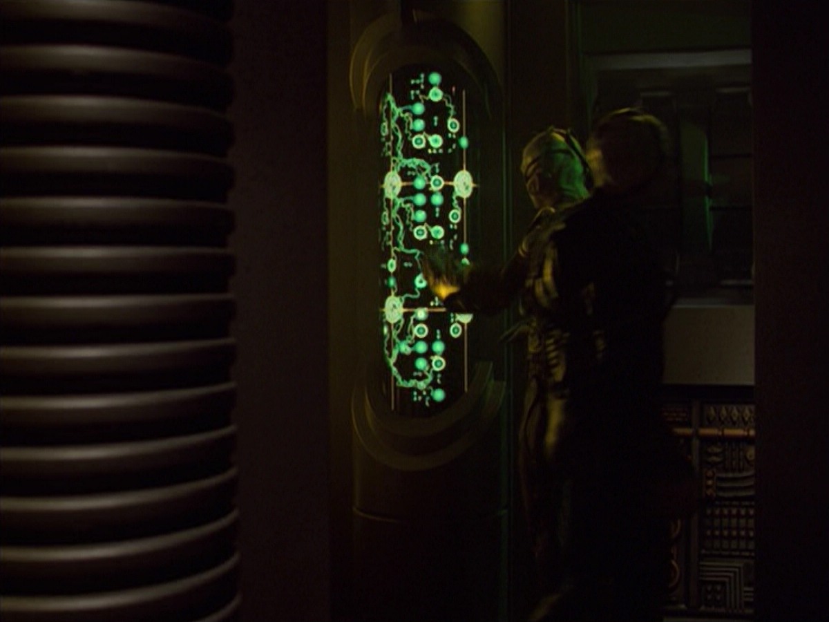 ariane179254_StarTrekVoyager_5x15_5x16_DarkFrontier_5457.jpg