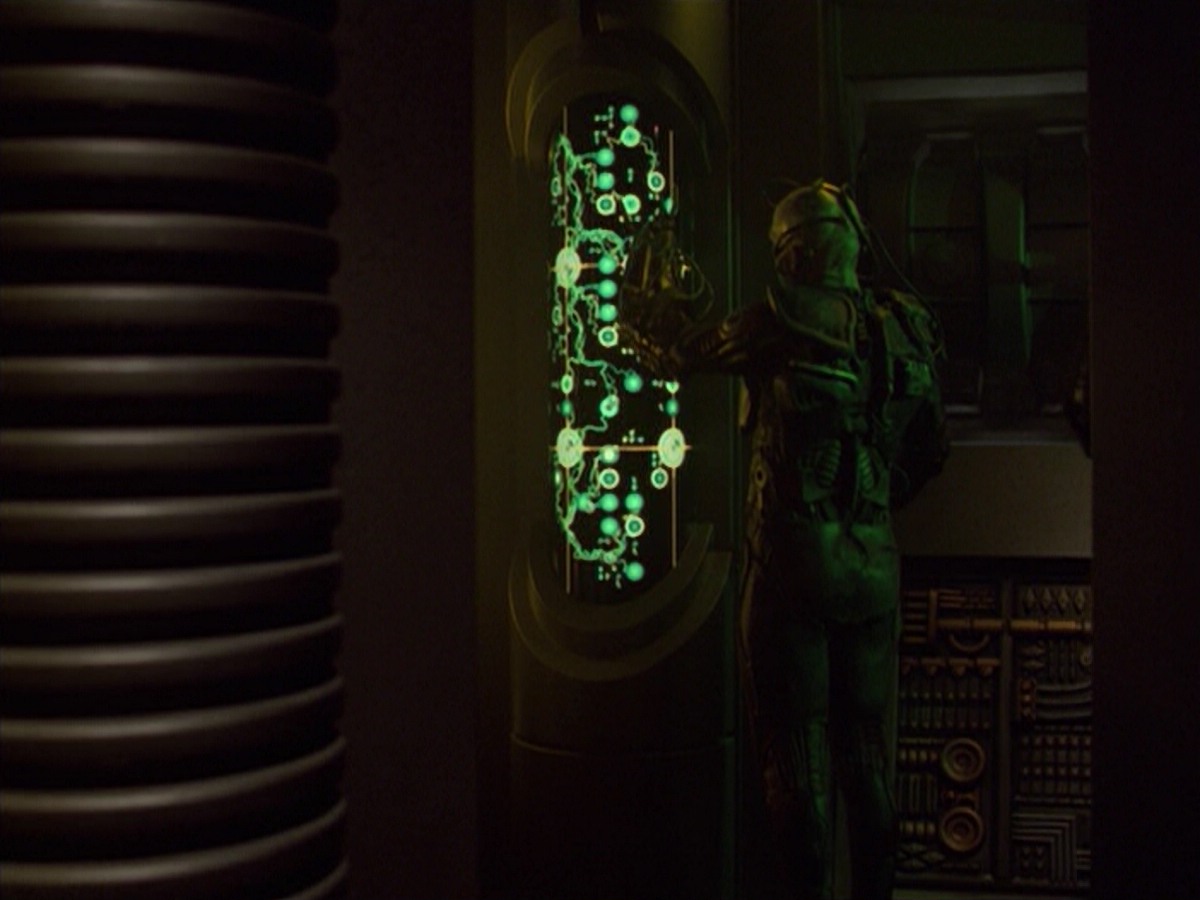 ariane179254_StarTrekVoyager_5x15_5x16_DarkFrontier_5458.jpg