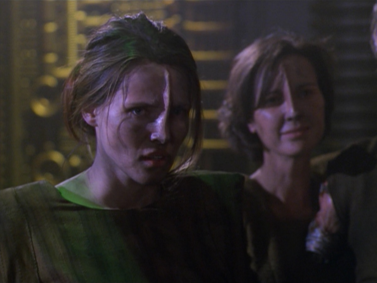 ariane179254_StarTrekVoyager_5x15_5x16_DarkFrontier_5474.jpg