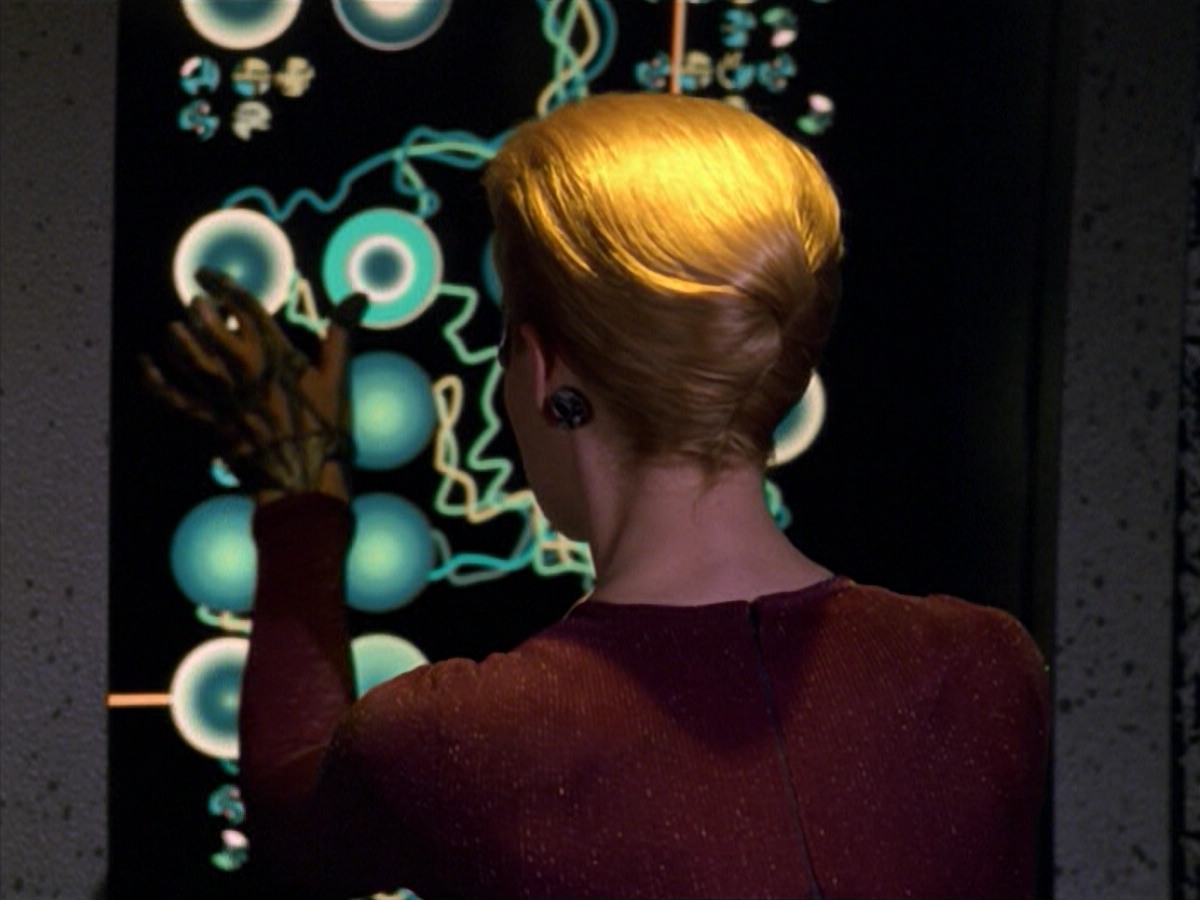 ariane179254_StarTrekVoyager_5x15_5x16_DarkFrontier_5479.jpg